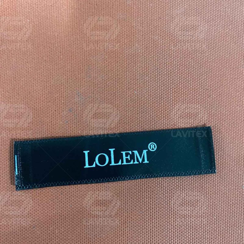 In Tem Satin là gì? Làm Tem quần áo bằng nhãn Satin NÊN HAY CHĂNG? 2 In tem satin tại Lavitex