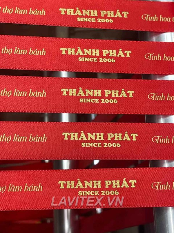 In tem lụa tại Bình Dương – Chất lượng vượt trội, giá thành cạnh tranh 2 in tem lụa dang dây lụa